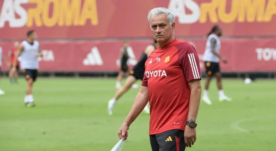 Fenerbahçe anuncia José Mourinho como novo técnico