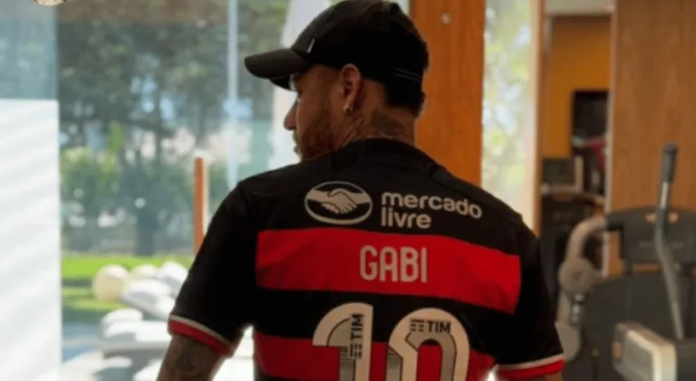 Renato Maurício Prado ironiza Neymar com a camisa do Flamengo: “Não é de graça”
