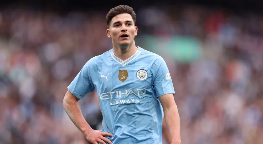 PSG sonda atacante do Manchester City