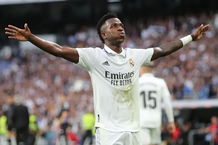 PSG tem interesse em Vinícius Júnior para substituir Mbappé, segundo rádio