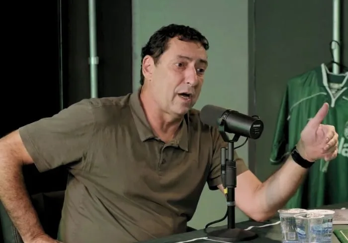 PVC vê falta de coragem em Textor por rixa com o Palmeiras: “Deveria se tornar rival do Flamengo”