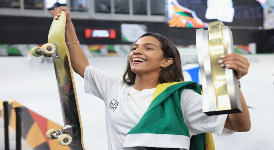 Rayssa Leal é medalhista de prata nas Olimpíadas de Tóquio e agora quer o ouro na França 