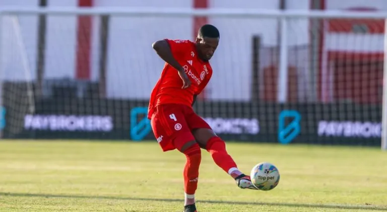 No Internacional hoje, Robert Renan entra na mira do Porto