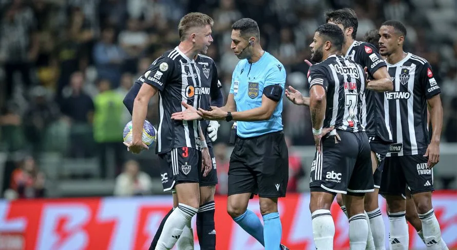 Simon detona árbitro após expulsão de Hulk em Atlético-MG x Palmeiras: “Não é protagonista”