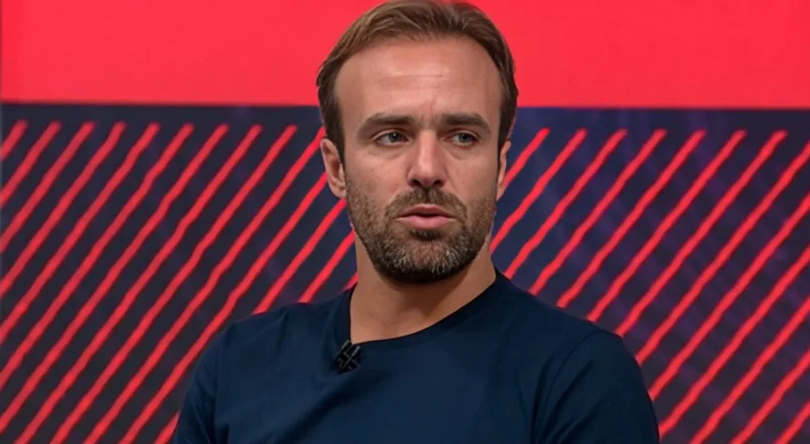 Roger Flores elege meia-atacante destaque no Brasil: “Delícia de ver jogar”