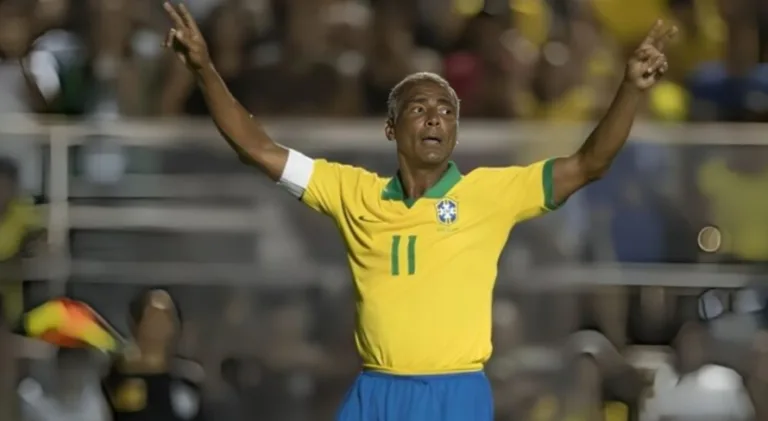 Dodô surpreende e crava Romário acima de atacante histórico do Brasil