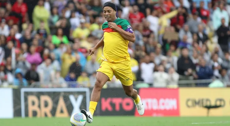 PVC pede resposta da seleção brasileira à campanha de Ronaldinho Gaúcho