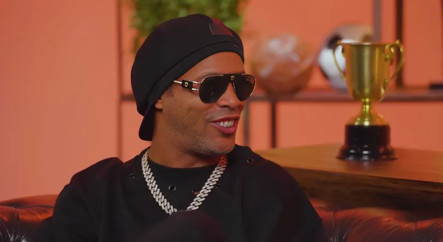 Ronaldinho Gaúcho aponta torcida diferenciada do futebol brasileiro