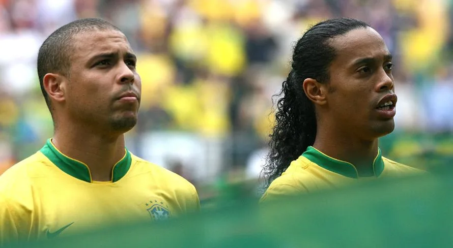 Ronaldo, Ronaldinho Gaúcho e mais: veja os brasileiros vencedores da Bola de Ouro