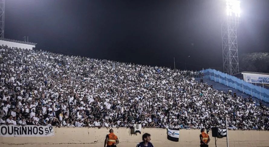 Críticas da imprensa, aviso de Carille e espaço a garotos; as notícias do Santos hoje