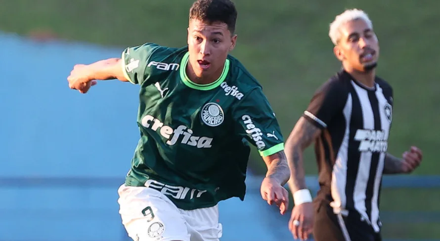 Palmeiras estuda promover jogador polivalente da base: “Jogo em todas”