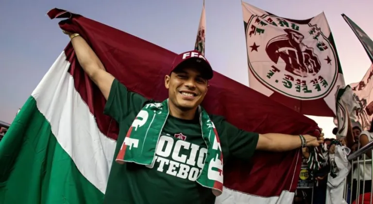 Fluminense apresenta Thiago Silva e evento tem recorde de público no Maracanã