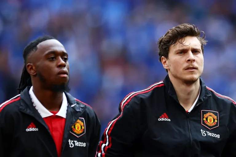 Time da Premier League mira dupla do Manchester United