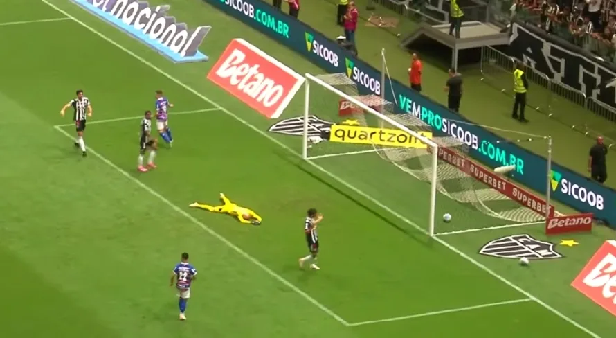 Torcedores do Atlético-MG cobram saída após empate no Brasileirão: “Não dá mais”