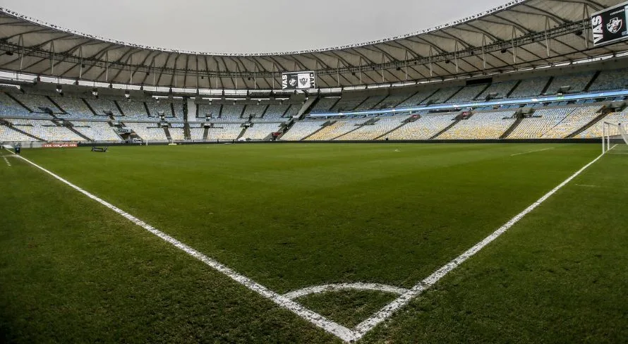 Torcedores protagonizam ‘cena de guerra’ antes de Vasco x Flamengo
