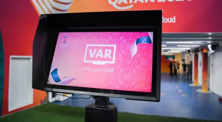 Arnaldo Ribeiro dispara sobre uso do VAR no futebol: “Não dá mais”