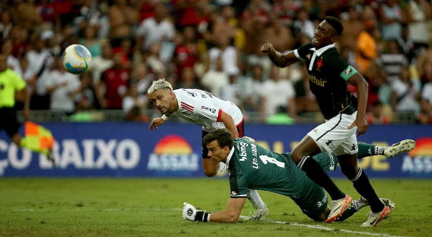 Flamengo aplica goleada histórica no Vasco pelo Brasileirão em clássico de golaços