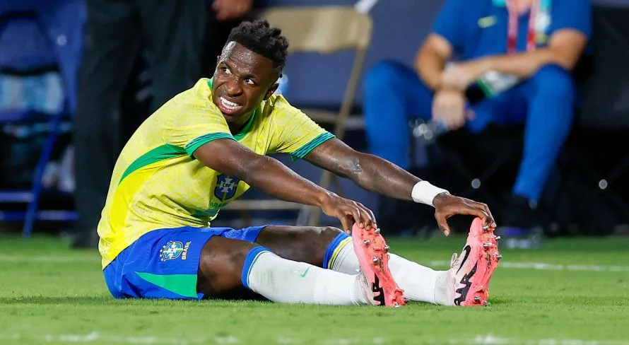 Dorival defende Vinícius Júnior em meio a cobranças na seleção brasileira