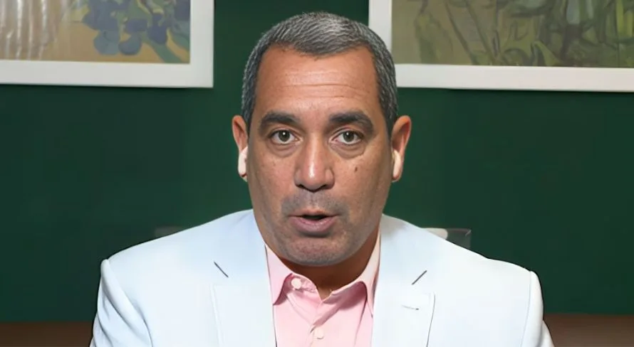 Zinho aponta treinador do futebol brasileiro que tem o “time nas mãos”: “Todos respeitam”