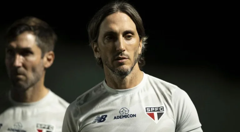 Presidente do SPFC abre o jogo sobre rumor de interesse do Equador em Zubeldía