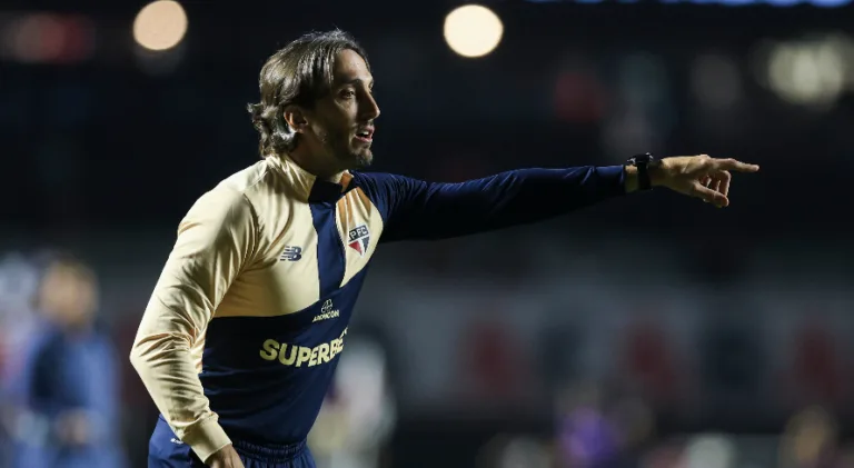 Zubeldía supera número de vitórias de Carpini no SPFC com quase metade dos jogos