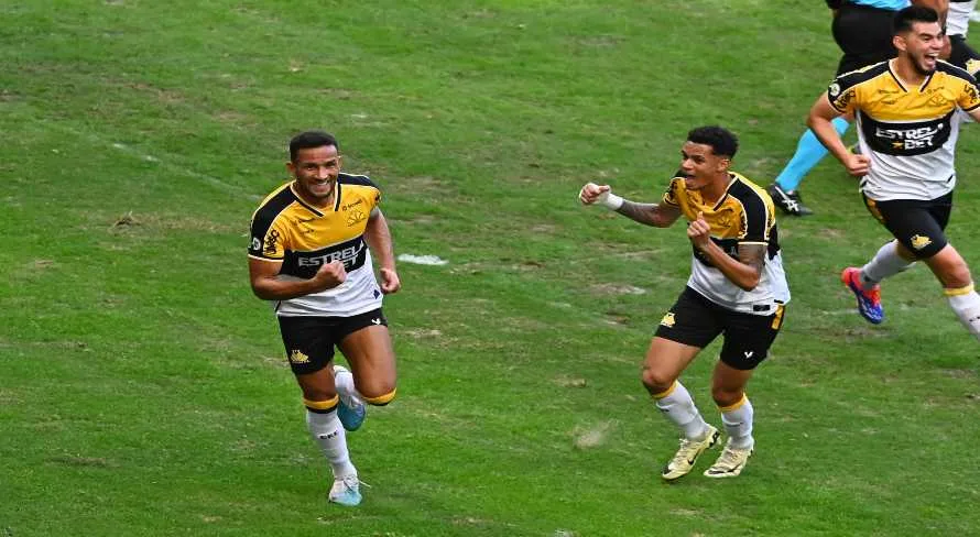 Criciúma aposta no ataque e abre o placar contra Flamengo; assista