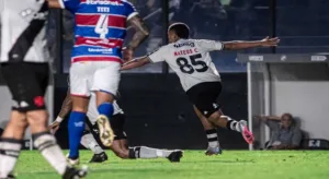 Vasco aposta na superioridade numérica para derrotar o Fortaleza pelo Brasileirão