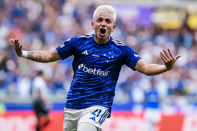 Dominante, Cruzeiro anota dois contra o Corinthians no Brasileirão Série A; assista