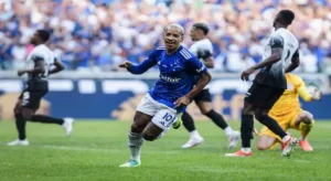 Corinthians leva três do Cruzeiro e segue no Z4 do Brasileirão
