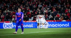 Bahia domina e garante vitória sobre o Athletico-PR no Brasileirão