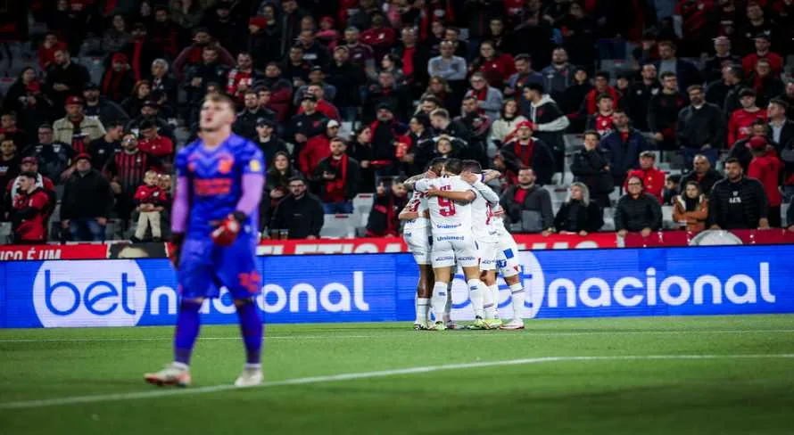 Bahia domina e garante vitória sobre o Athletico-PR no Brasileirão