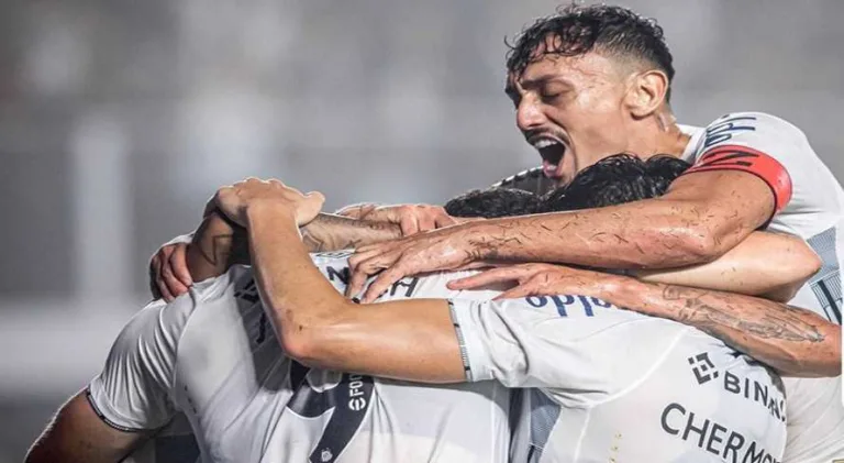 Santos goleia Coritiba e dispara na liderança do Brasileirão Série B