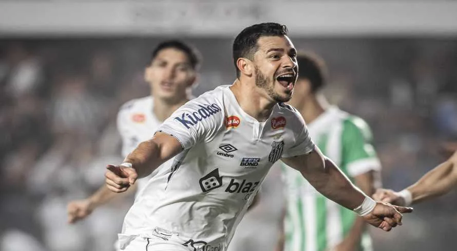 Ofensivo, Santos marca dois em jogo contra o Coritiba; assista