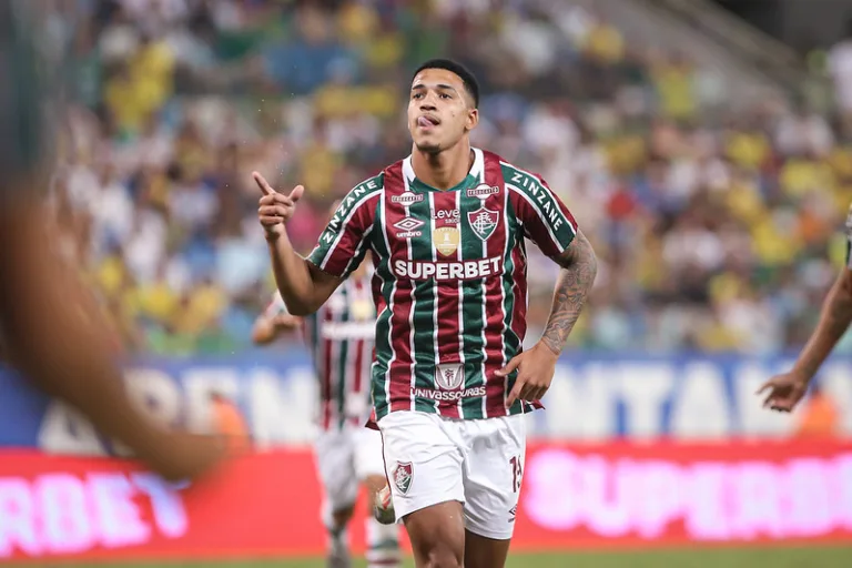 Com gol de Kauã Elias, Fluminense vence o Cuiabá e deixa a lanterna do Brasileirão