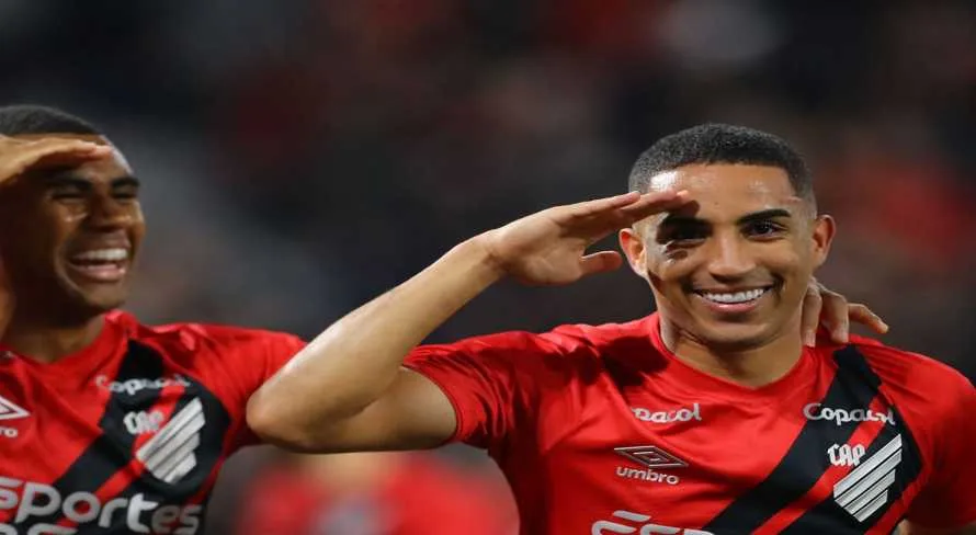 Em duelo movimentado, Athletico-PR vence o Red Bull Bragantino pela Copa do Brasil