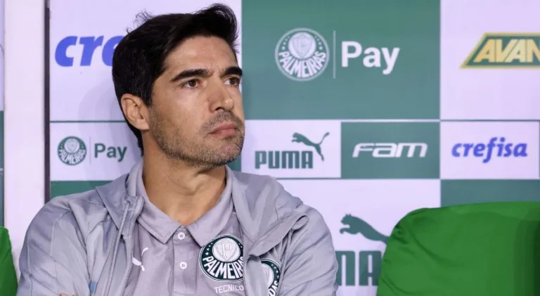 Abel Ferreira, do Palmeiras, critica arbitragem em lance do segundo gol: “Cotovelada clara”