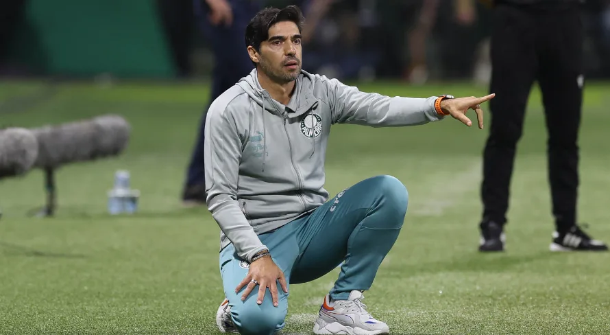 Abel Ferreira vê elenco do Palmeiras com opções e dois nomes por posição