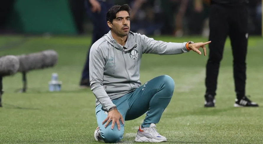 Milton Neves cita “teimosia” de Abel Ferreira com jogadores do Palmeiras