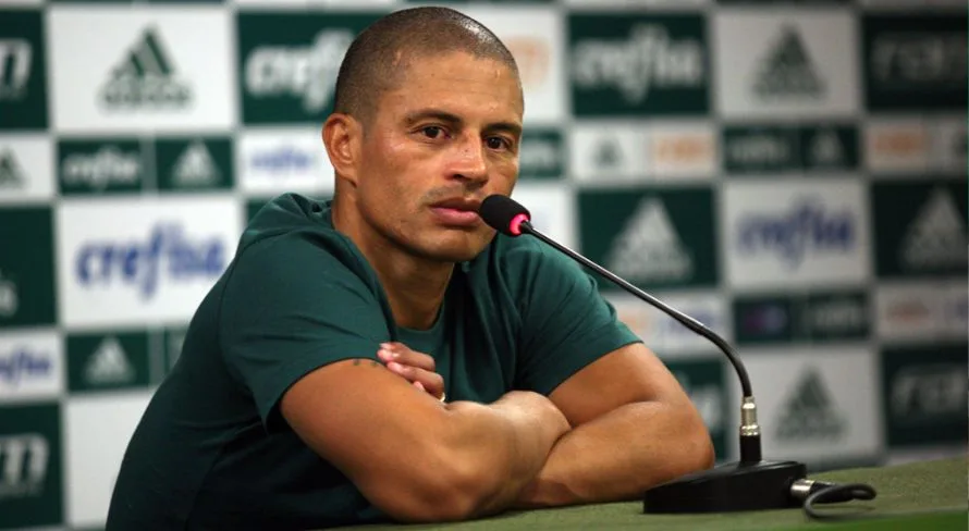 Alex valoriza “ressurgimento” no futebol brasileiro: “Adversário que mais me ensinou”