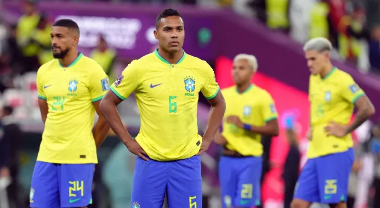 Grêmio tenta a contratação de lateral-esquerdo ex-seleção brasileira