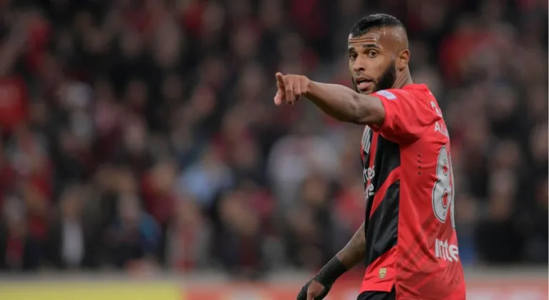 Corinthians chega a acordo com Athletico por Alex Santana