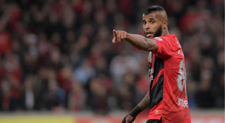 Corinthians chega a acordo com Athletico por Alex Santana