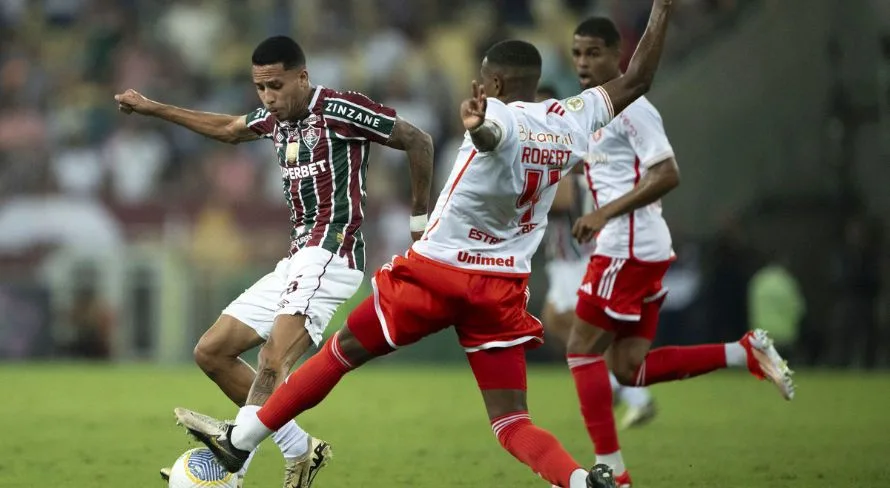 Fluminense anuncia oficialmente a venda do meio-campista Alexsander para o Al-Ahli, da Arábia Saudita