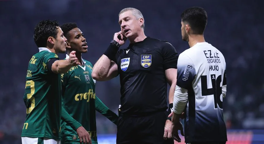 Abel Ferreira critica arbitragem após Palmeiras x Corinthians