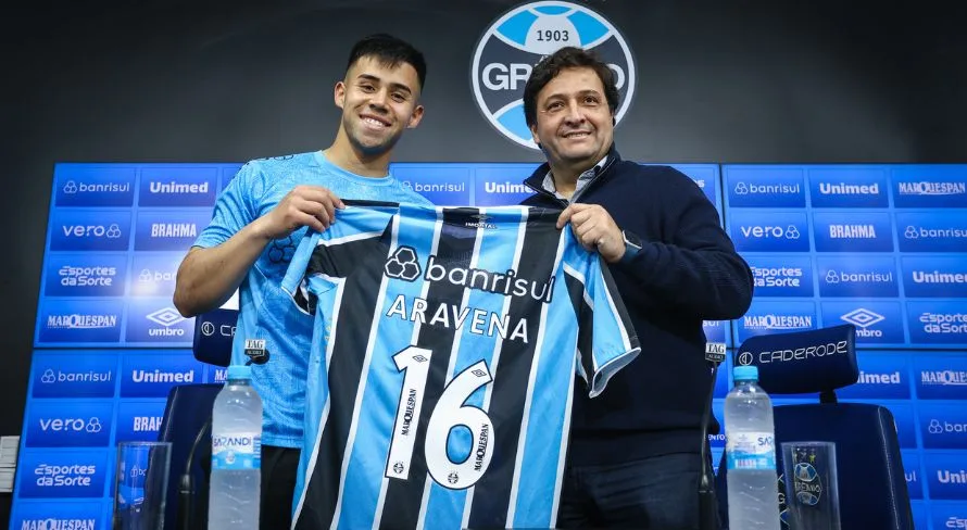 Grêmio pode ter três estreias para duelo contra o Corinthians