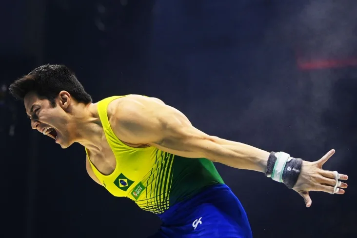 Arthur Nory chora após falha nas classificatórias da ginástica artística nas Olimpíadas