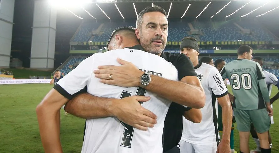 Artur Jorge destaca “exibição coletiva” do Botafogo no Brasileirão