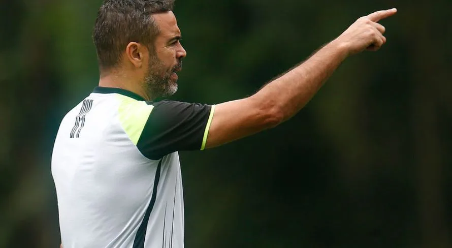 Botafogo em alerta com investida de time árabe por Artur Jorge