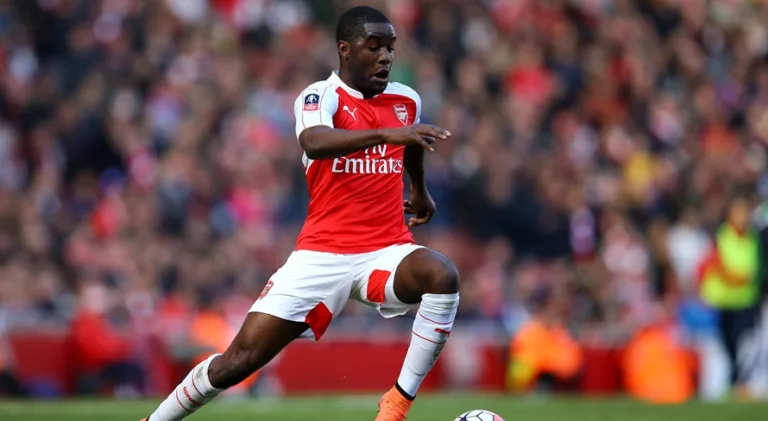 Atacante ex-Arsenal acerta com time do Brasileirão Série A