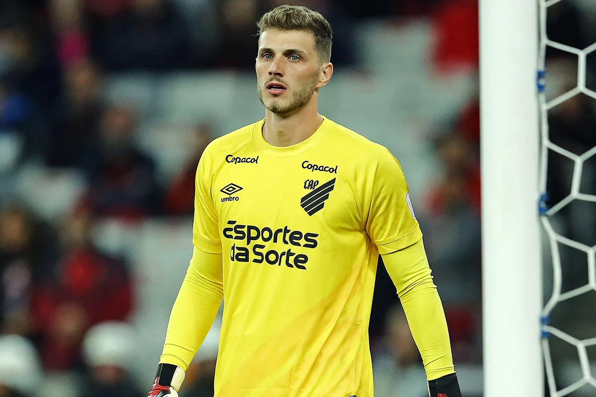 Grêmio busca a contratação de Bento para o gol